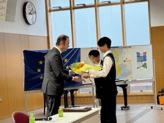 EU+comes+to+your+school,+flowers